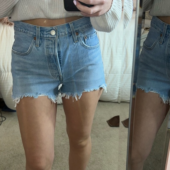 Levi Shorts - Picture 10 of 12